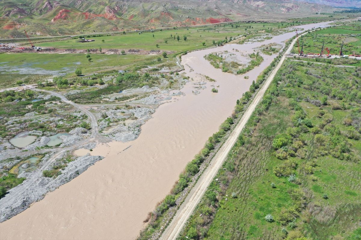 Aras Nehri'nin debisi karların erimesiyle yükseldi