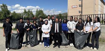 Ardahan'da öğretmen ve öğrencilerden çevre temizliği seferberliği