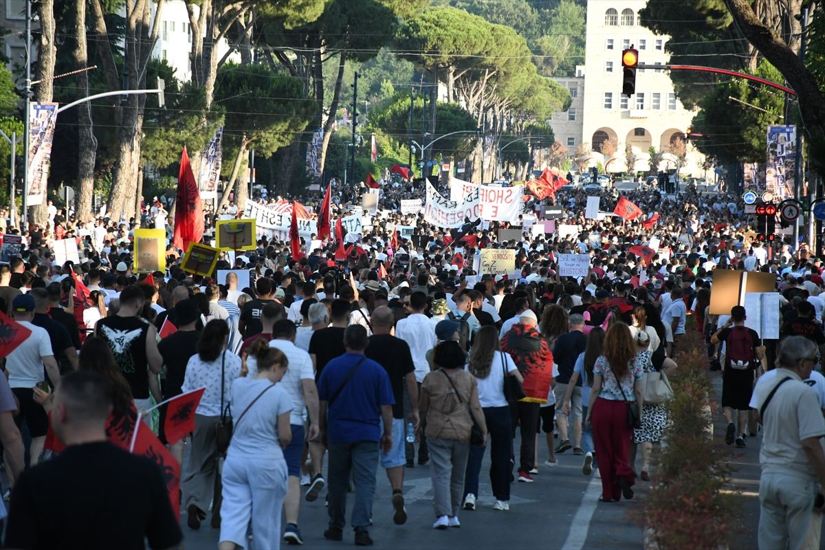 Tiran'da Trump bağlantılı turizm projesine 10 gündür protesto
