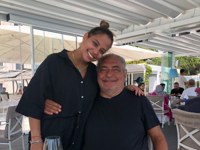 ayse nazlidan babasi reha muht 19930558 4771 1 m