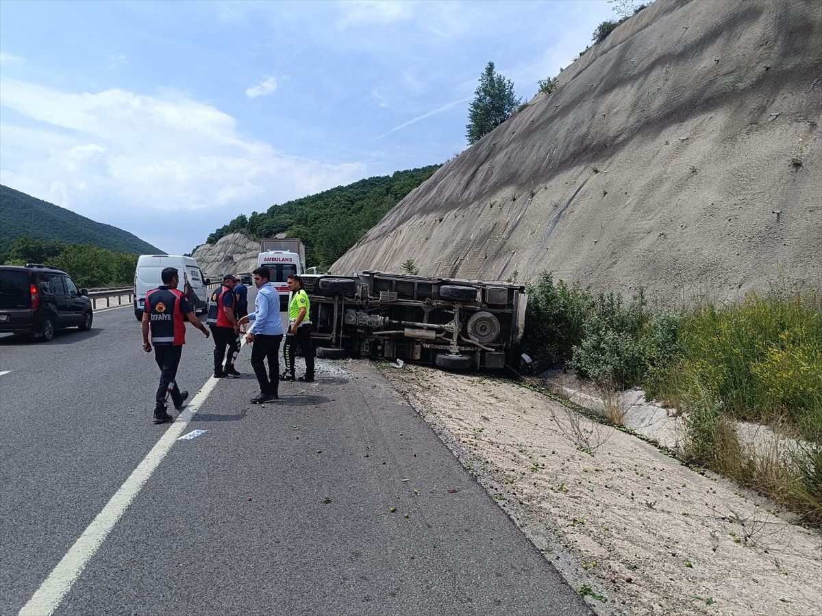Bilecik'te kamyonetin devrilmesi sonucu 1 kişi yaralandı
