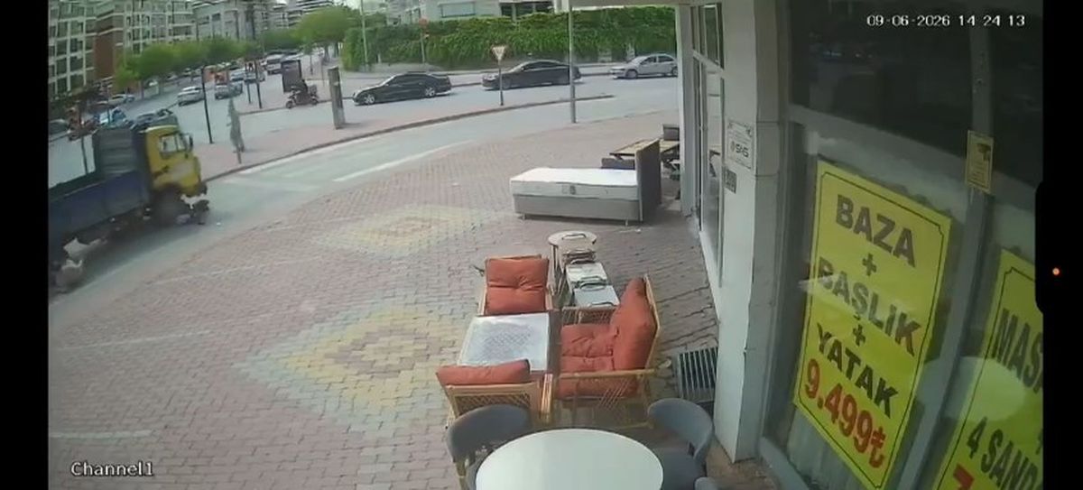 Bisikletteki 3 çoçuk kamyonetin altında kaldı; o anlar kamer