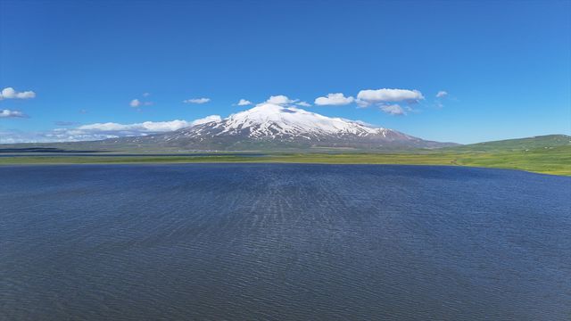 Cil Lake and Mount Süphan view