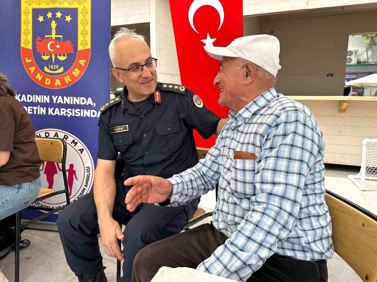 Burdur'da jandarmanın 187'nci kuruluş yıl dönümünü vatandaşl