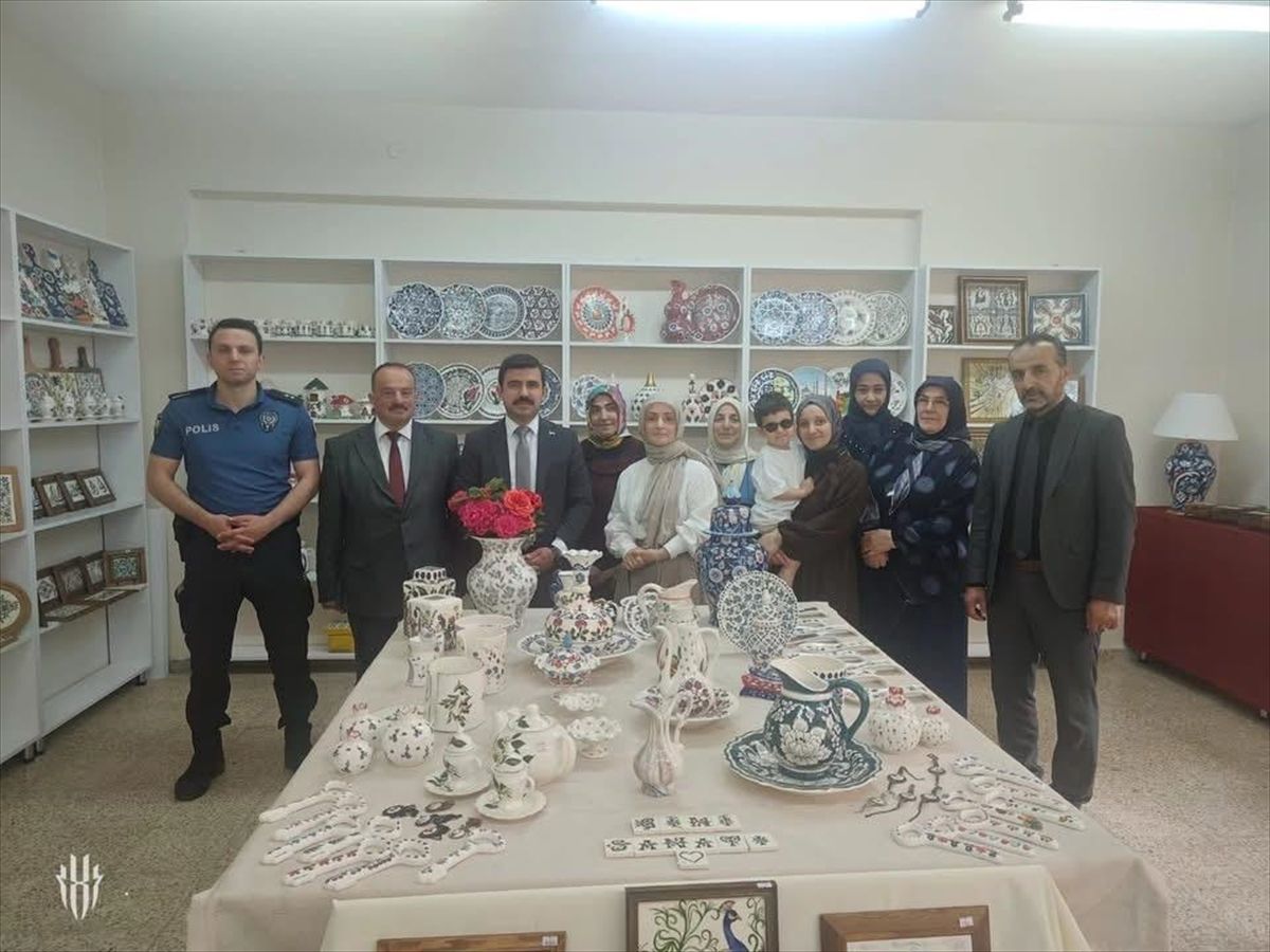 Çaykara Halk Eğitim Merkezi yıl sonu sergisi açıldı