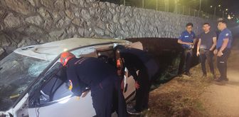 Çorum'da istinat duvarından düşen araçtaki 2 kişi yaralandı