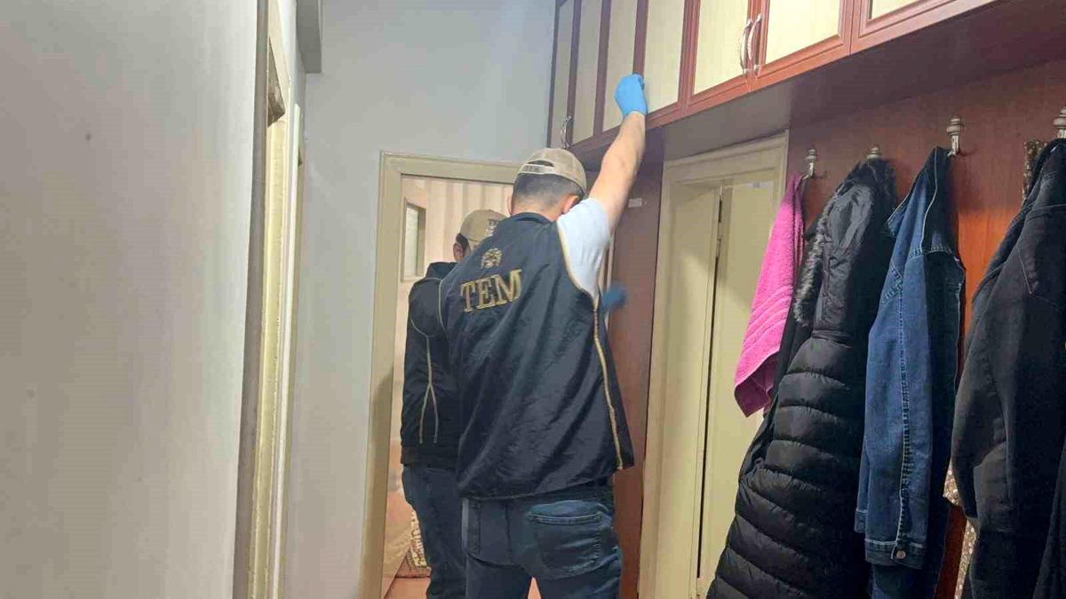 DEAŞ operasyonunda 3 şüpheli yakalandı, 1 kişi tutuklandı