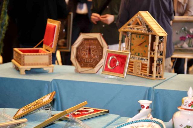 'Demir Parmaklıklardan Tuvale, Değişimin ve Emeğin Resmi' Se