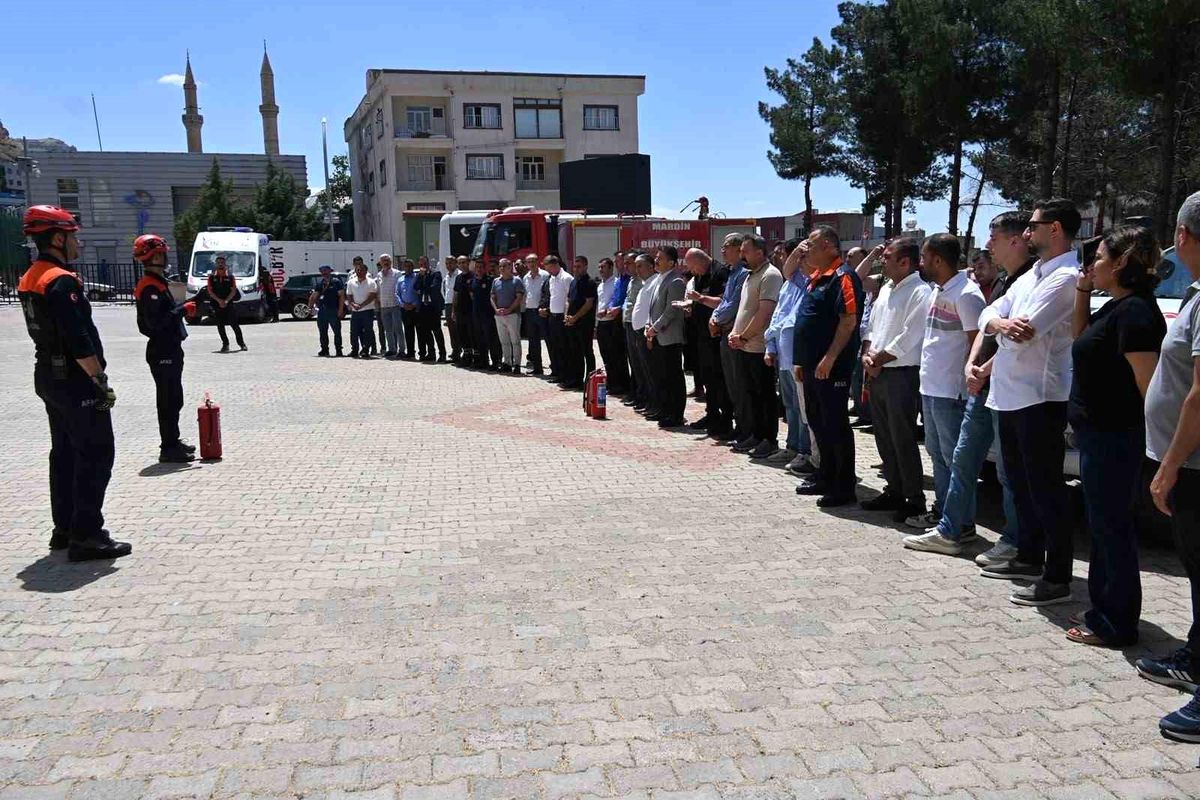 Derik'te yangın söndürme ve tahliye tatbikatı gerçekleştiril