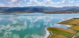Diyarbakır'da çiftçiler 7 ay önce ektikleri arazilerde sandalla geziyor