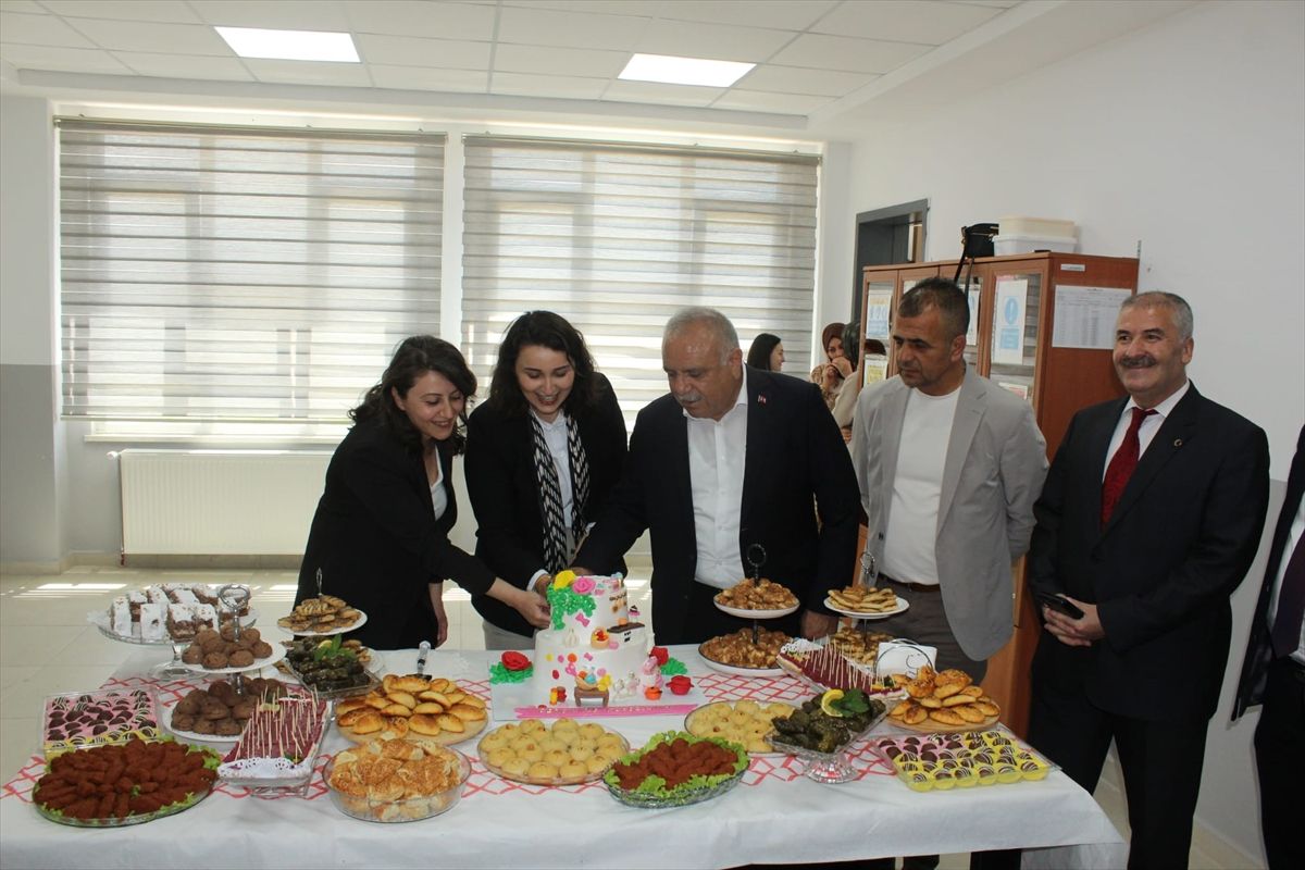 Dodurga Halk Eğitimi Merkezi yıl sonu sergisi açıldı