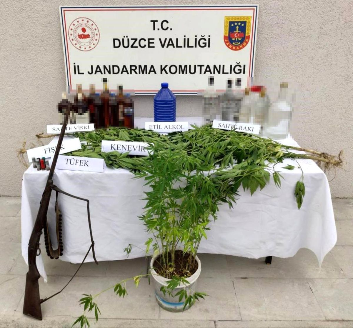 Düzce'de narkotik operasyonlarını gösteren temsili bir görsel.
