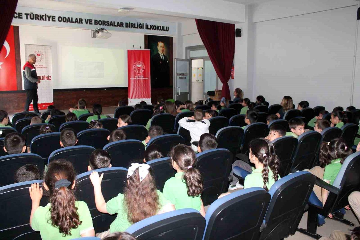 Düzce'de öğrencilere süt ve gıda güvenliği eğitimi