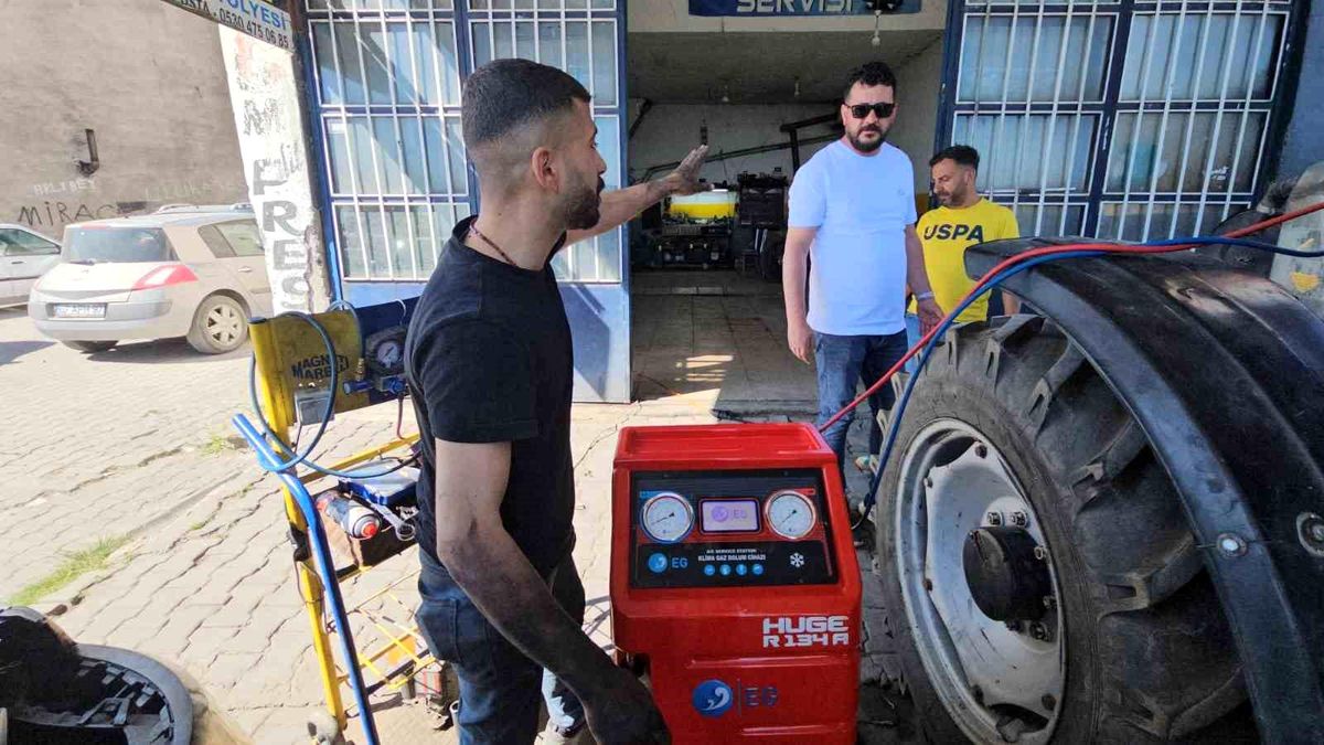 Erciş'te sıcak hava etkisini gösterdi, sürücüler klima için 