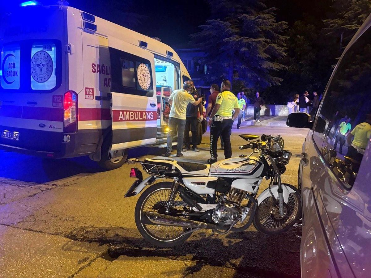 Erzincan'da otomobil ile motosiklet çarpıştı: 2 ya