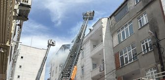 Esenyurt'ta 4 binanın çatısındaki yangına müdahale ediliyor