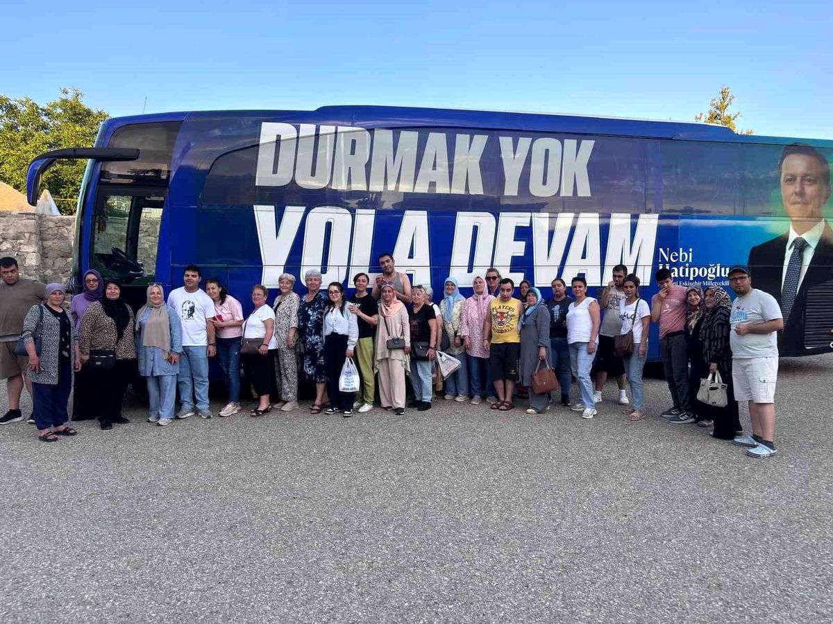 Eskişehirli özel çocuklar, aileleri ile Nebi Hatipoğlu'nun k