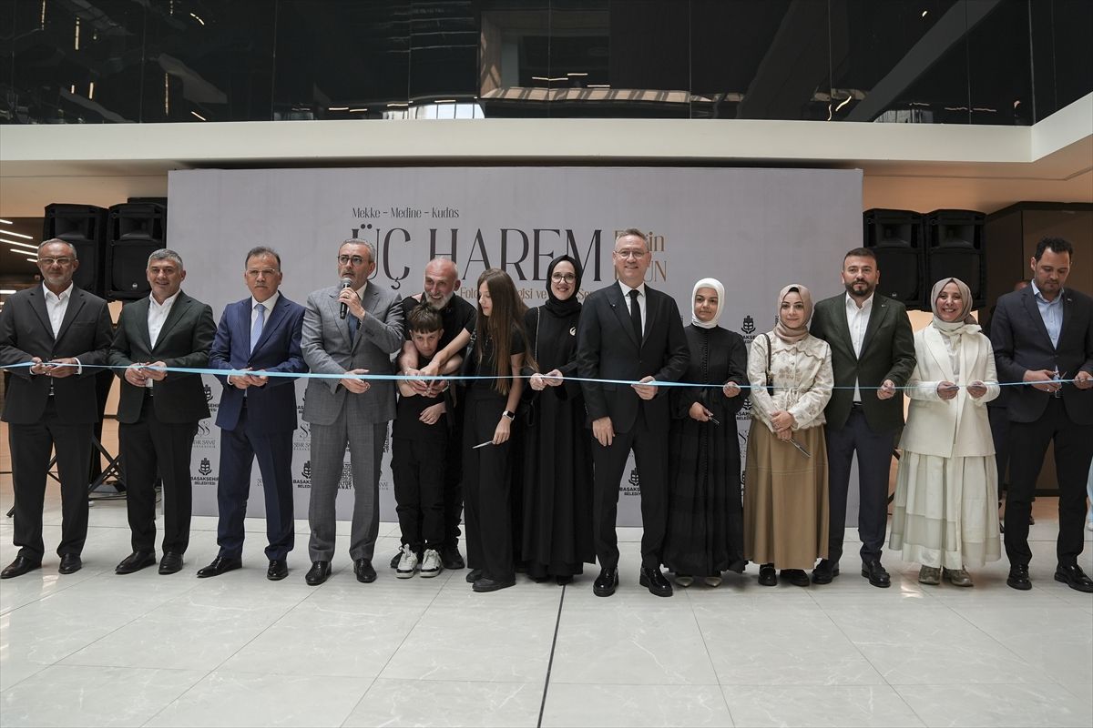 Fotoğraf sanatçısı Engin Uzun'un 'Üç Harem' sergisi Başakşehir'de açıldı