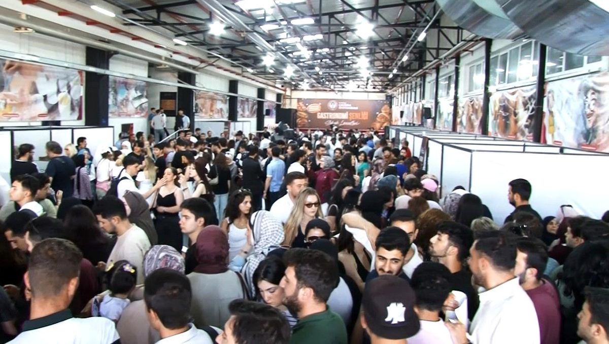 Gastronomi Şenliği'nde sokak lezzetleri şöleni