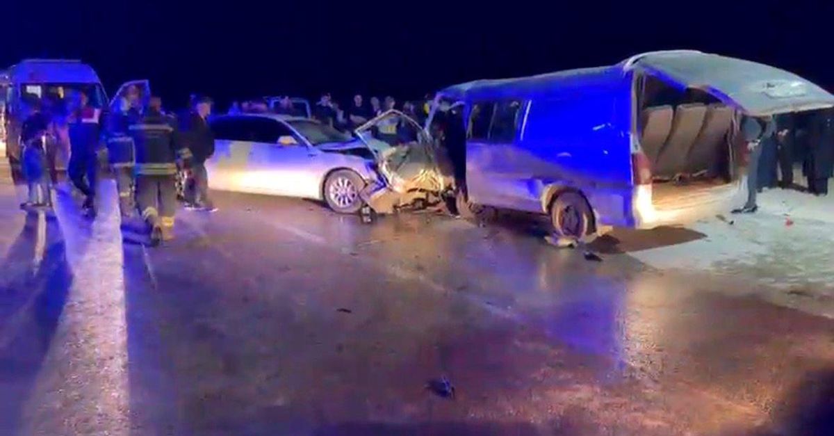 Gaziantep'te iki otomobilin kafa kafaya çarpışması sonucu meydana gelen trafik kazası