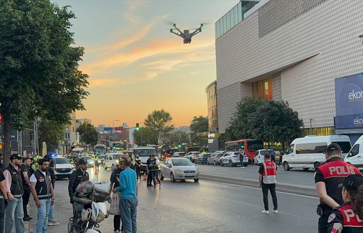 İstanbul polisinden Beyoğlu'nda narkotik denetimi
