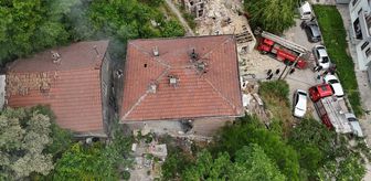 Karabük'te 3 katlı evde çıkan yangın söndürüldü