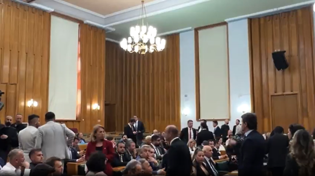 Kılıçdaroğlu mu Özel mi? İşte CHP Grup Toplantısı'nın yapılacağı salona ilk gelen ekip 6 kilicdaroglu mu ozel mi iste c 19927291 6813 1 m