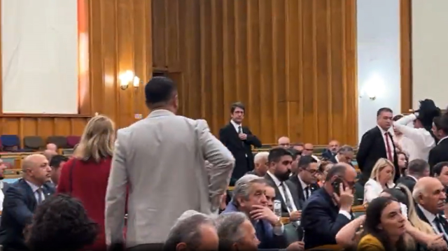 Kılıçdaroğlu mu Özel mi? İşte CHP Grup Toplantısı'nın yapılacağı salona ilk gelen ekip 5 kilicdaroglu mu ozel mi iste c 19927291 9449 1 m