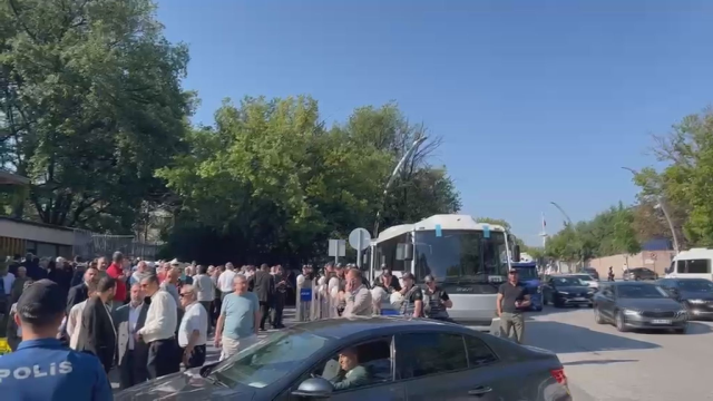 Kılıçdaroğlu mu Özel mi? İşte CHP Grup Toplantısı'nın yapılacağı salona ilk gelen ekip 3 kilicdaroglu mu ozel mi iste c 82591906 7907 1 m