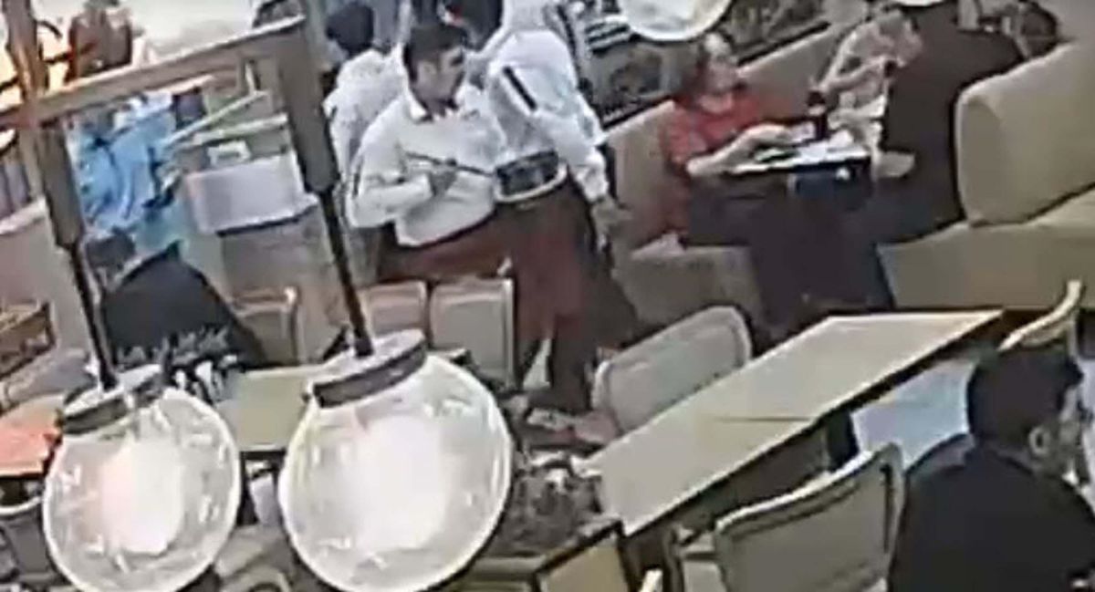 İzmir'de bir döner restoranında servis sırasında kaza yaşandı.