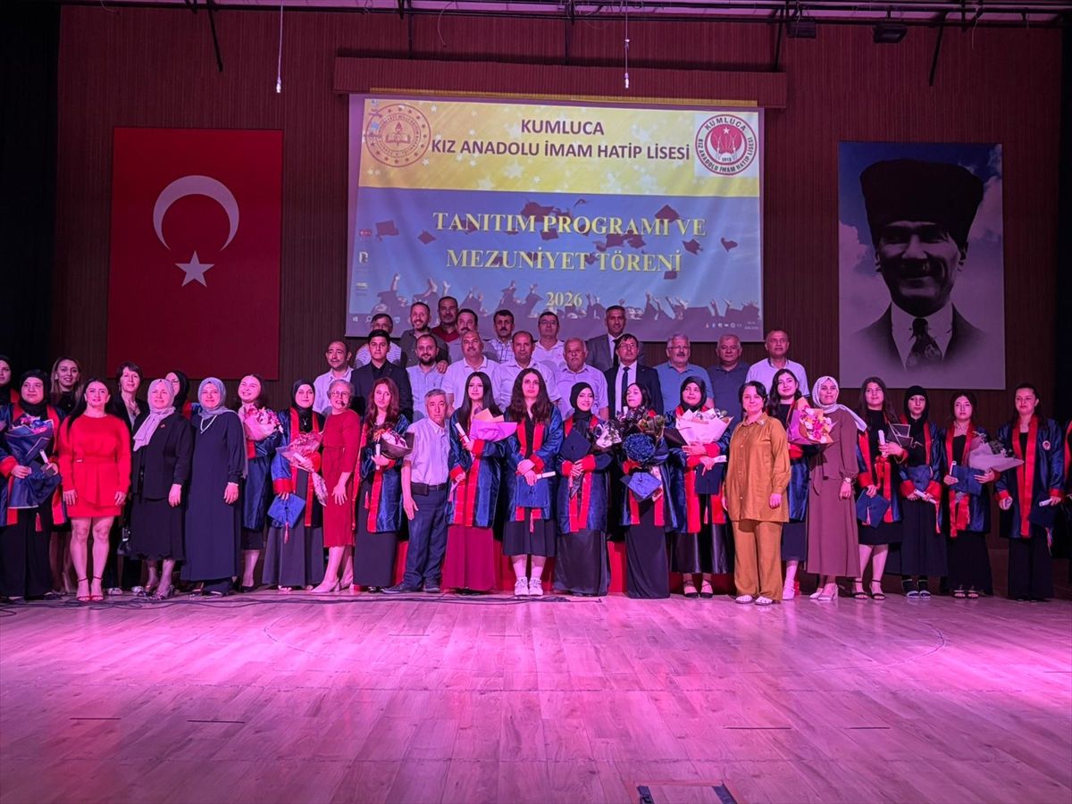 Kumluca Kız Anadolu İmam Hatip Lisesi'nde mezuniyet töreni yapıldı