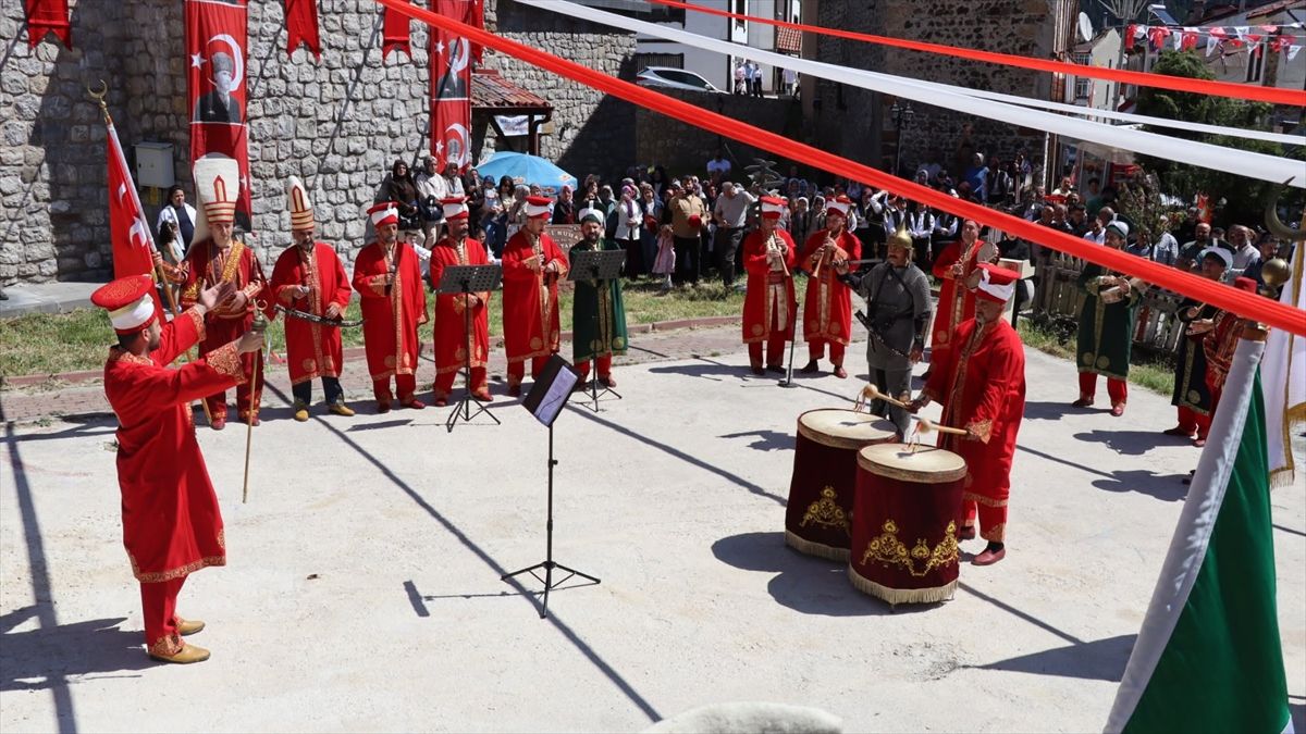 Küre Halk Eğitimi Merkezinde yıl sonu sergisi açıldı