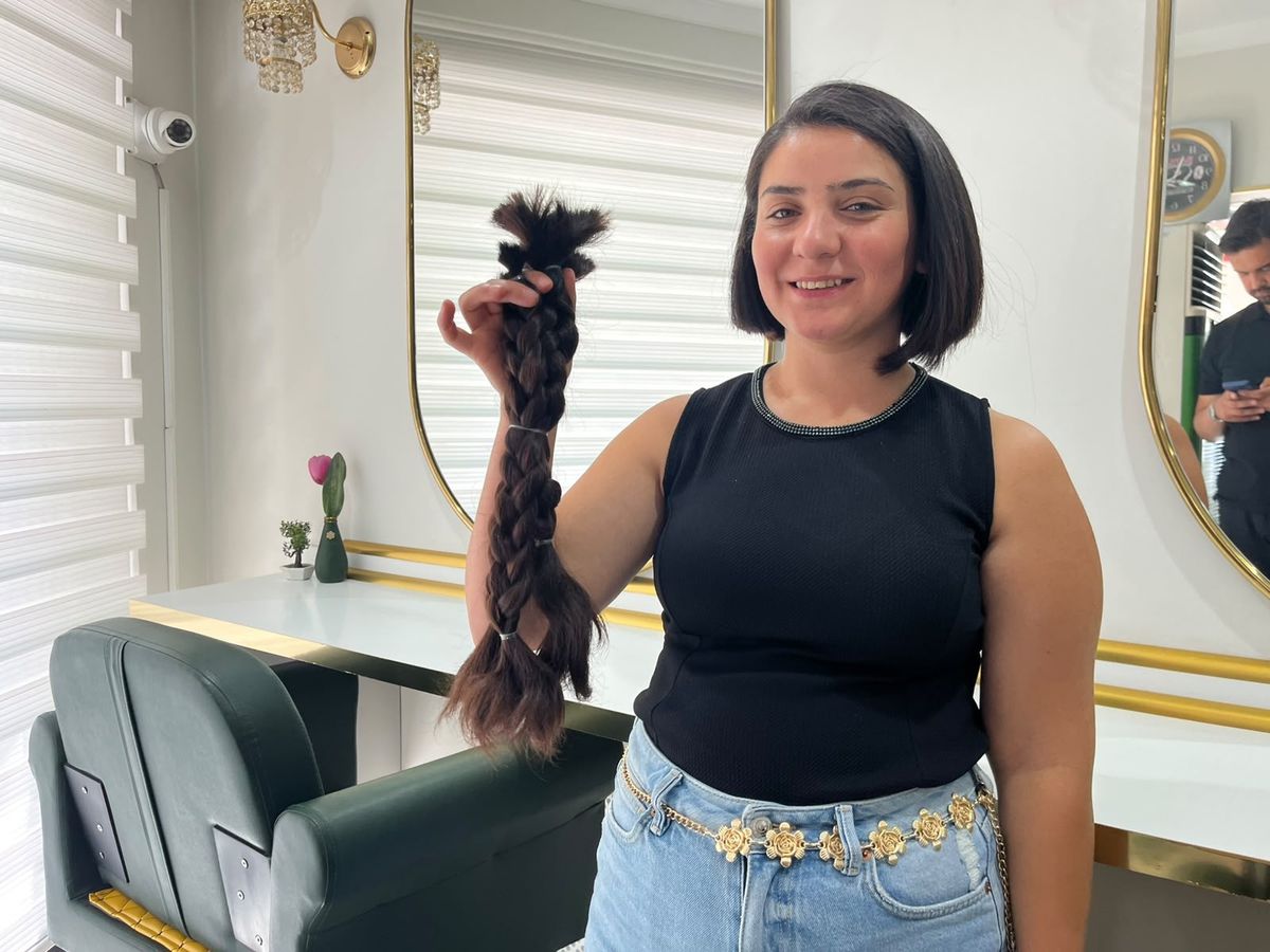 Lenfomayı yenen Özlem, saçlarını kanser hastaları için bağış