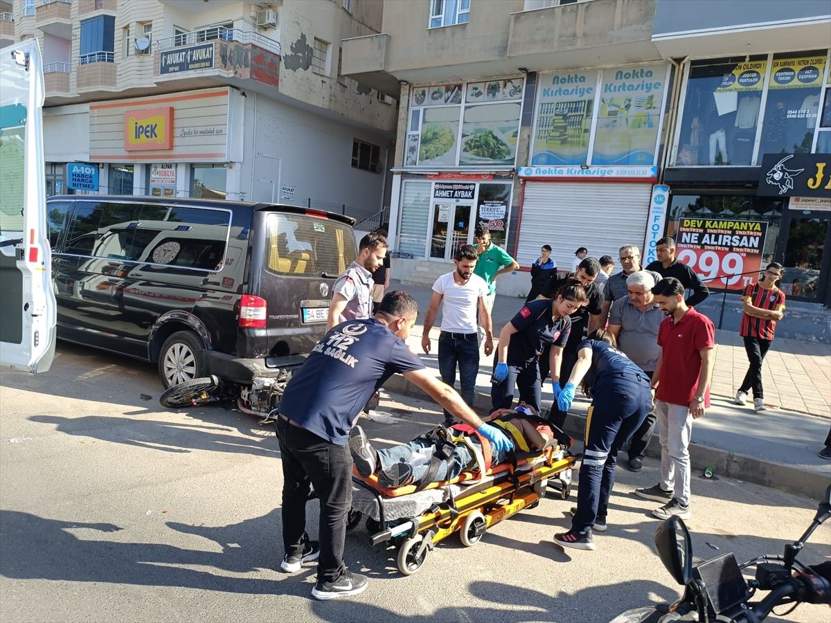 Mardin'de hafif ticari araçla çarpışan motosikletin sürücüsü