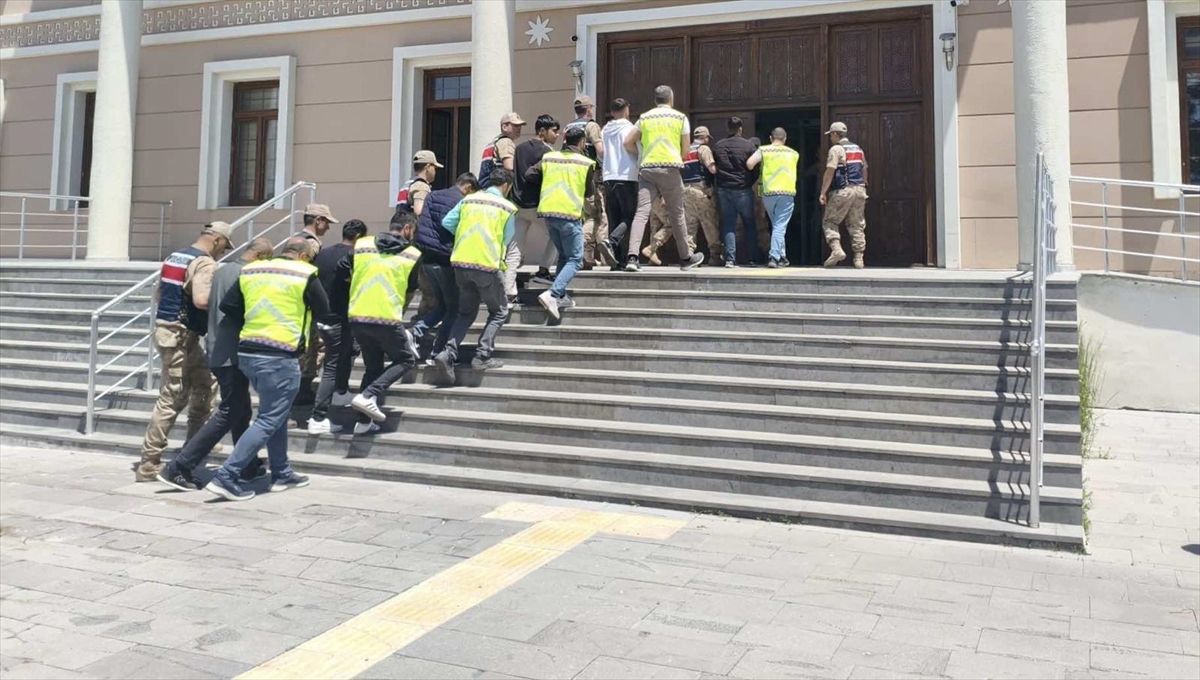 Muş merkezli dolandırıcılık operasyonunda gözaltına alınan şüphelilerden 6'sı tutuklandı