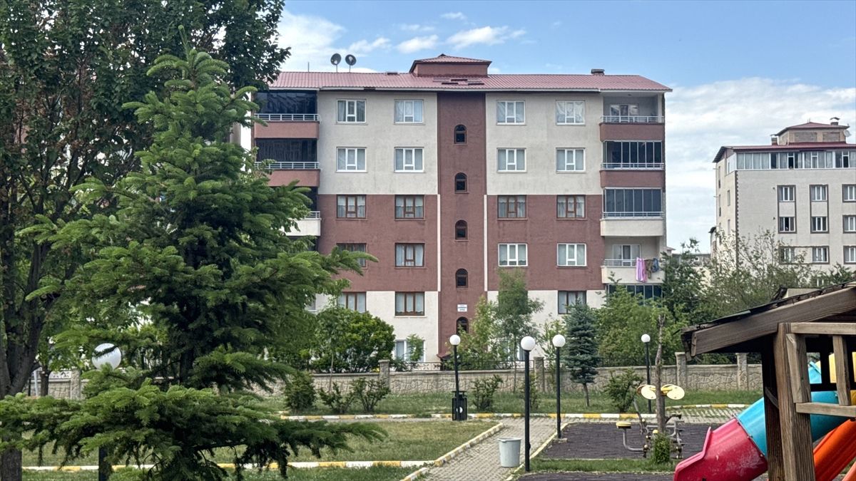 Muş'ta silahla kardeşini ve bir polis memurunu yaralayan kişi etkisiz hale getirildi