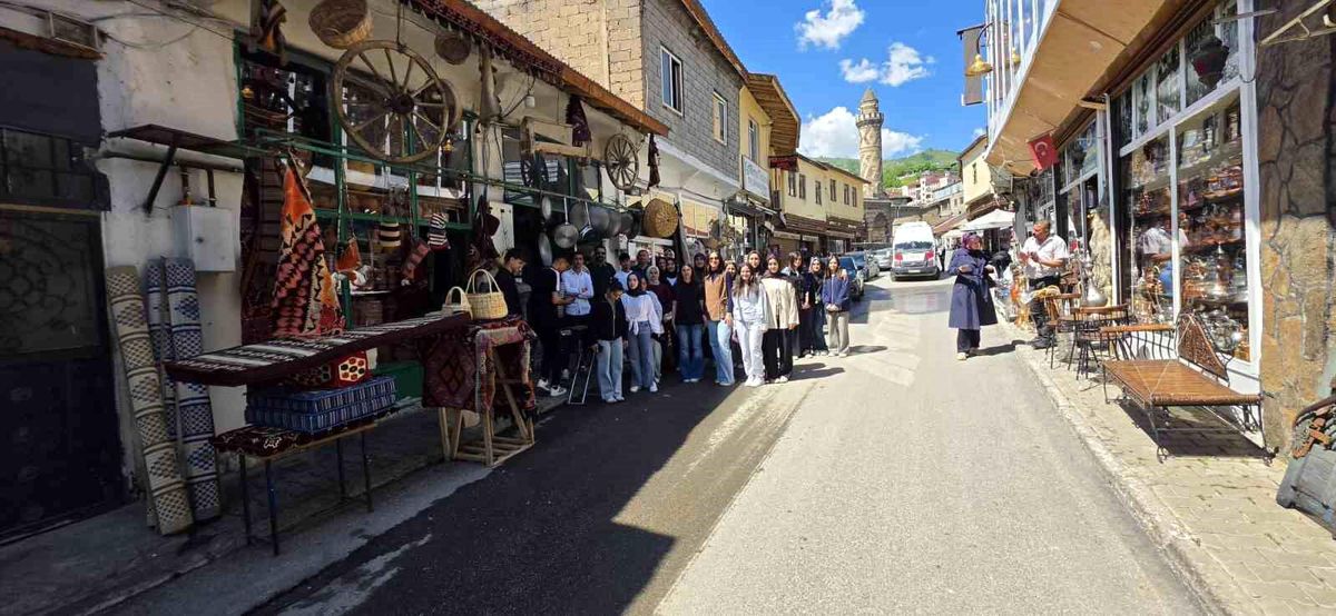 Muşlu öğrenciler tarihi mekanları yerinde inceledi