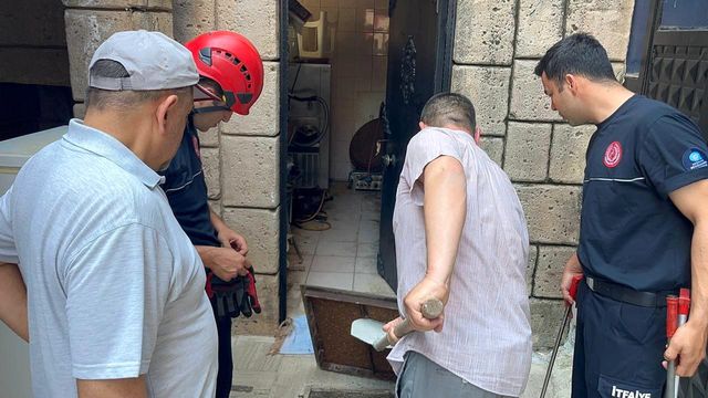 namaza gelen cemaat karsilastiklari yilani on 4 19927580 o
