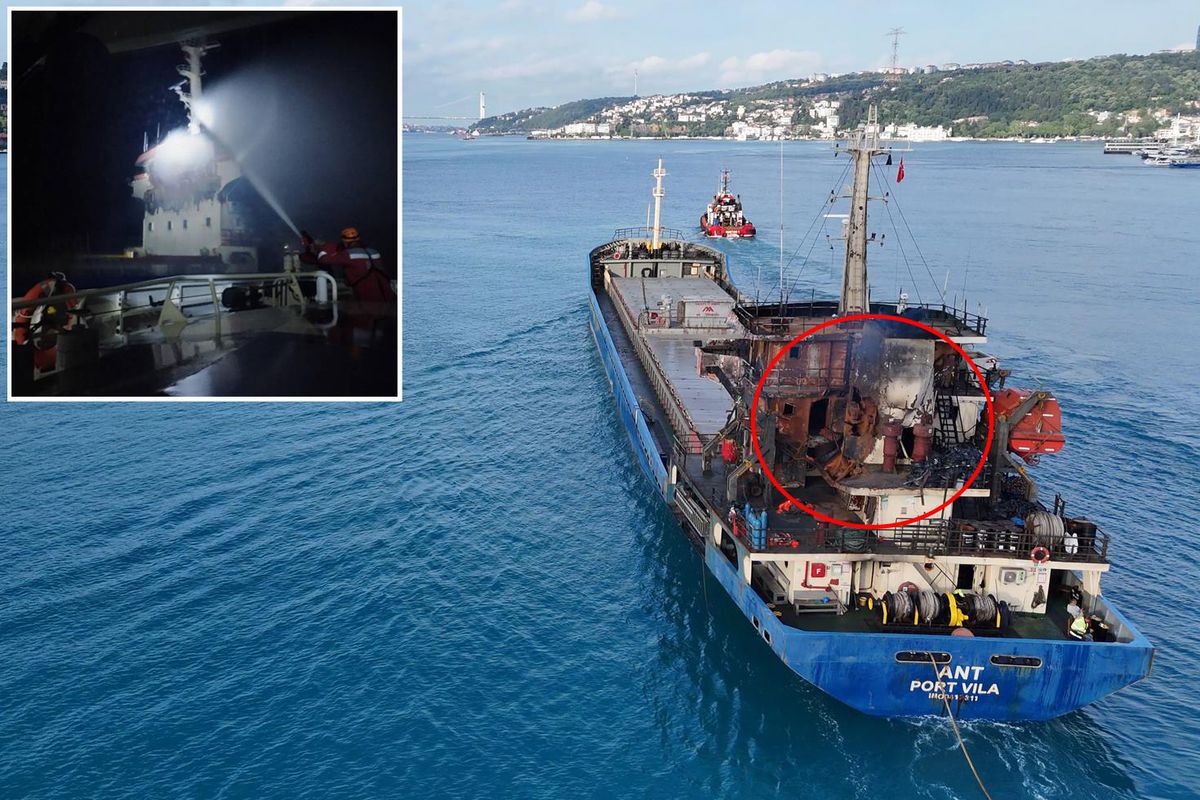 Ukrayna'da dron saldırısına uğrayan Türk gemisi, İstanbul Boğazı'ndan geçti