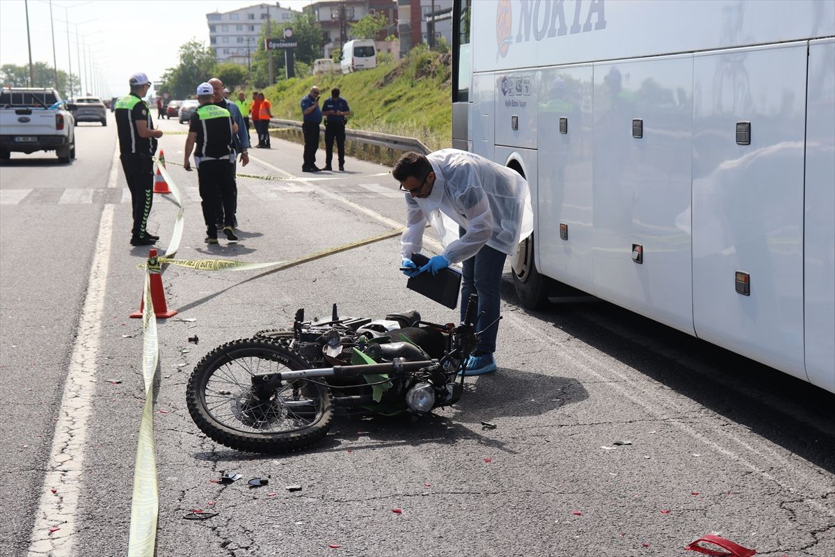 Ordu'da emniyet şeridindeki otobüse çarpan motosikletin sürücüsü öldü