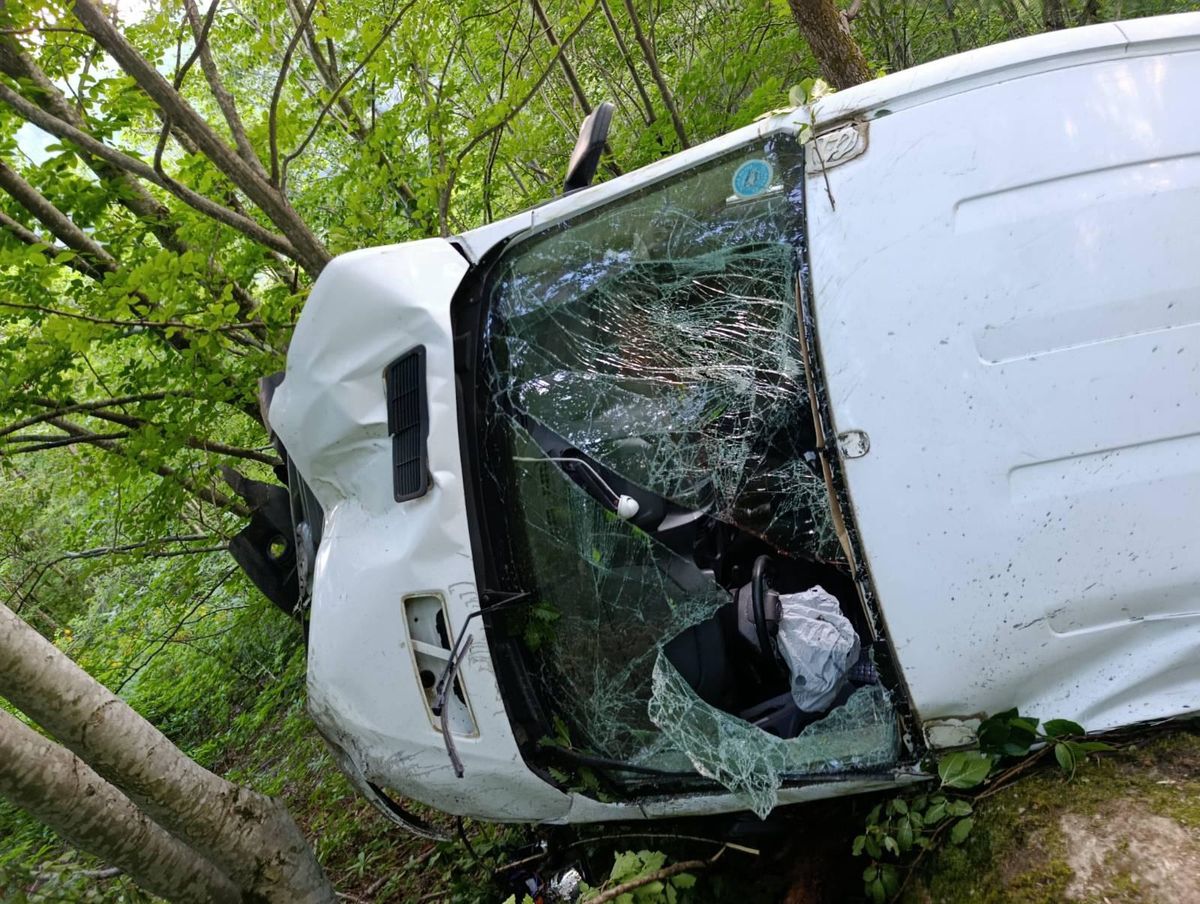 Ordu'da minibüs şarampole yuvarlandı: 11 yaralı
