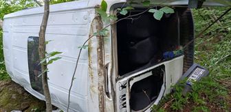 Ordu'da uçuruma yuvarlanan minibüsteki 5'i çocuk 10 kişi yaralandı