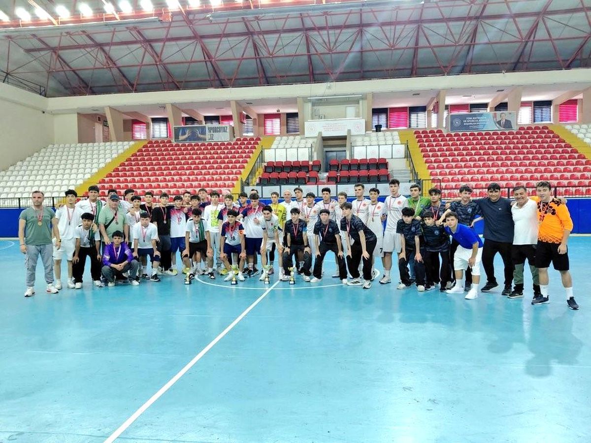 Porsuk Spor Salonu'nda 2. Küme Futsal Genç A Erkekler müsaba