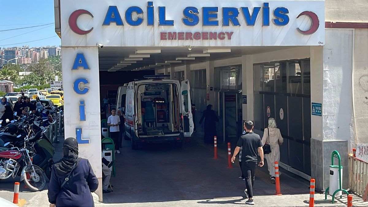 Şanlıurfa'da meydana gelen trafik kazasında hayatını kaybeden 15 yaşındaki Suriye uyruklu çocuğun bulunduğu kaza yeri.