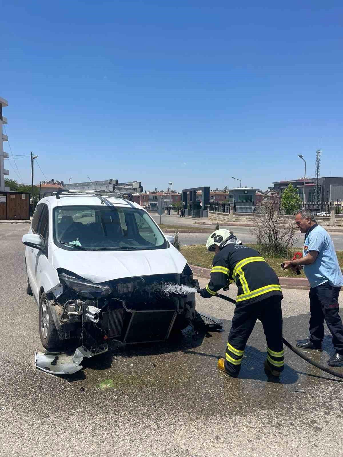 Siirt'te Trafik Kazası: İki Araç Çarpıştı