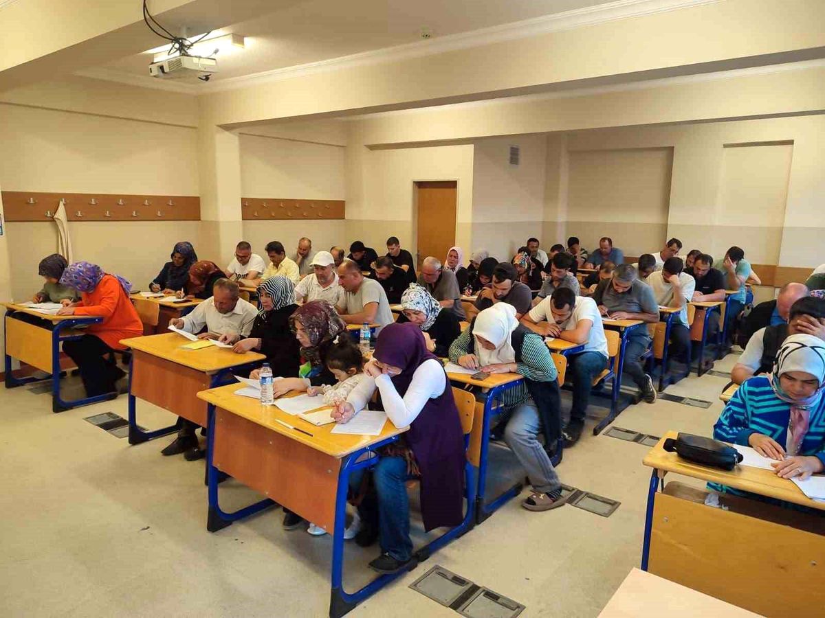 Simav'da Süt Sığırı Yetiştiricisi Kursu yoğun ilgi görüyor