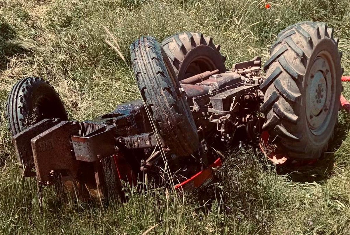 Sivas'ta kontrolden çıkan traktör devrildi: 1 ağır yaralı