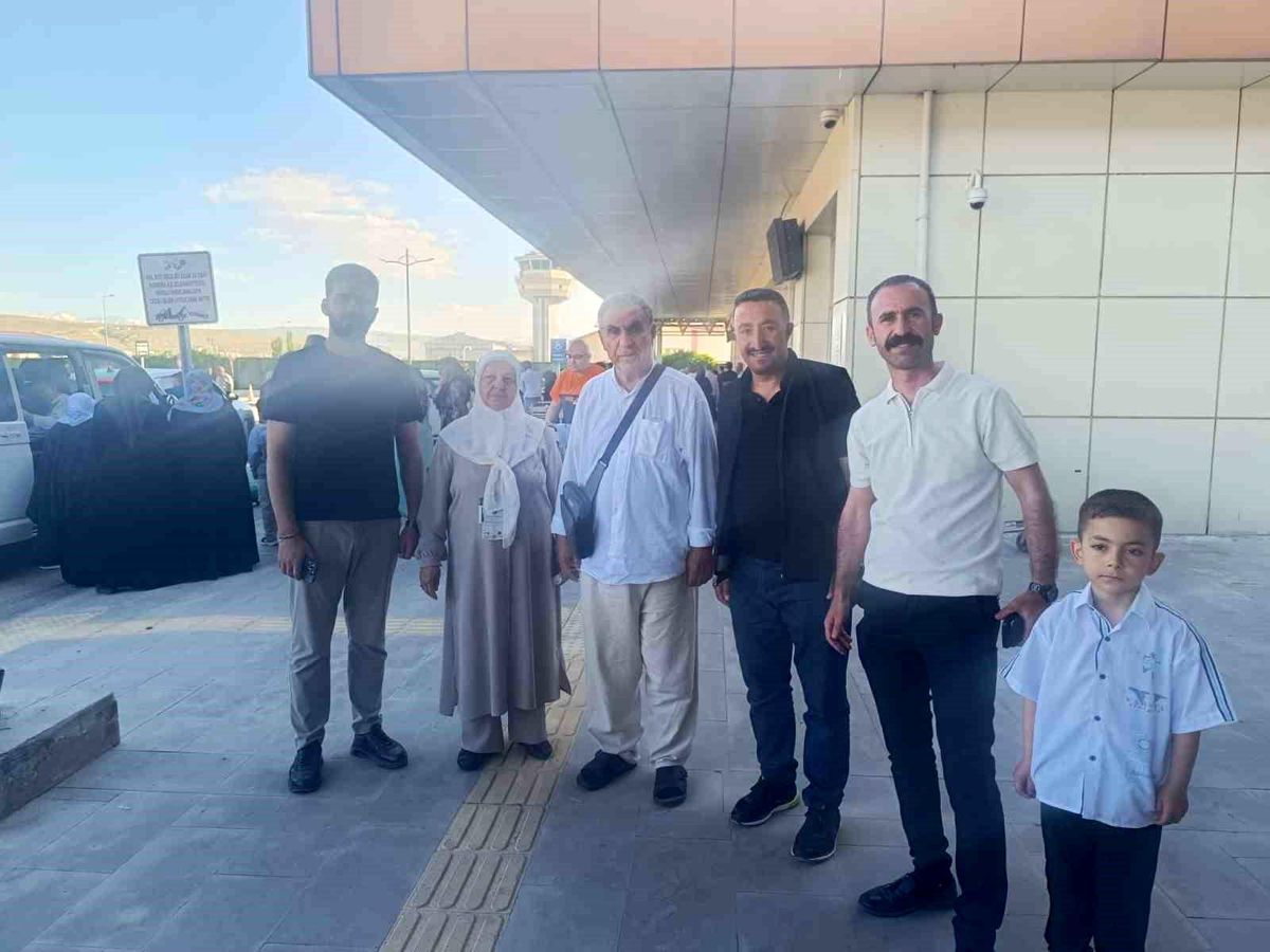 Van'dan kutsal topraklara uzanan yolculuk sona erdi: İlk hac