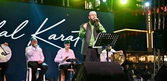 Yeşilyurt’ta gönülleri buluşturan gece: Celal Karatüre konserine yoğun ilgi