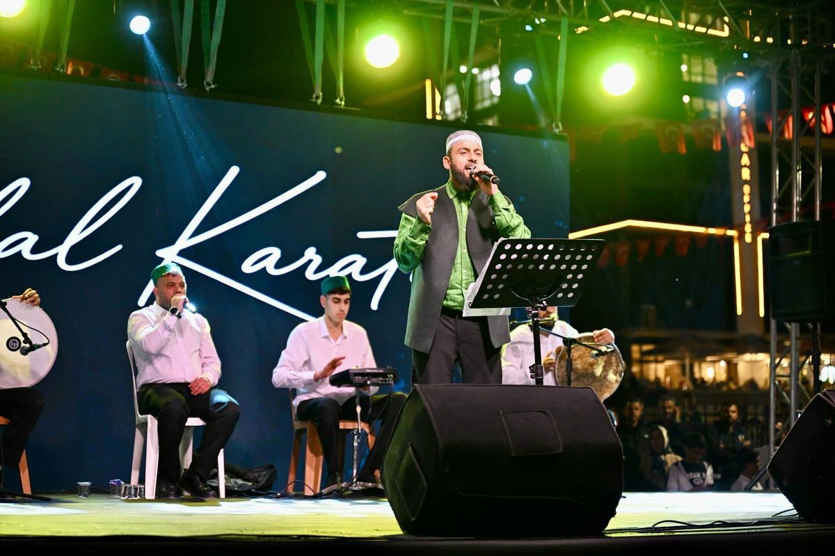 Yeşilyurt’ta gönülleri buluşturan gece: Celal Karatüre konse
